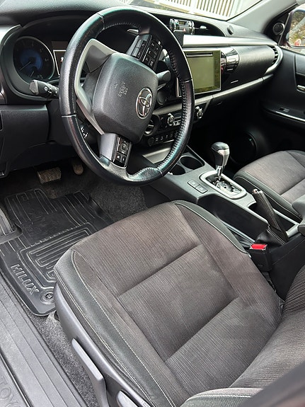 Toyota HiLux 20 of 21