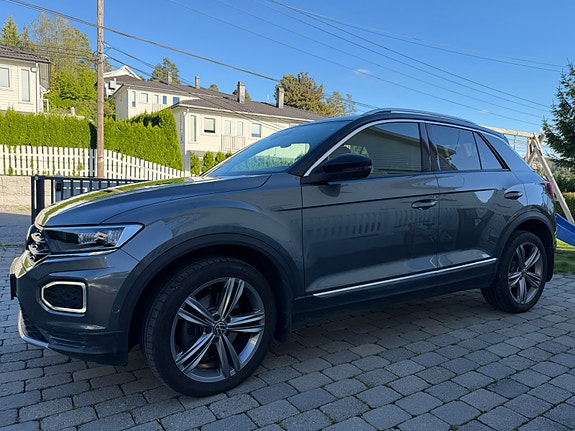 Volkswagen T-Roc 17 of 24