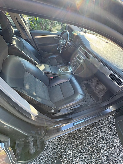 Volvo V70 7 of 9