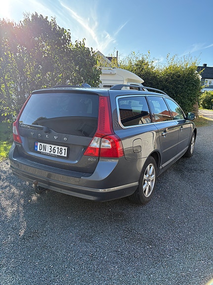 Volvo V70 3 of 9