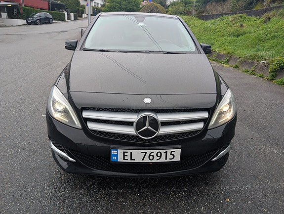 Mercedes-Benz B-Electric 2 of 13