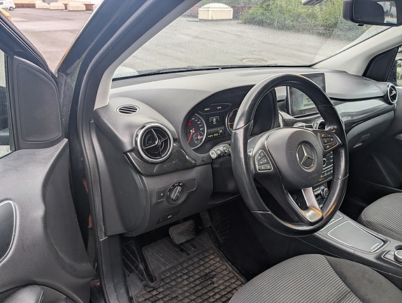 Mercedes-Benz B-Electric 7 of 13