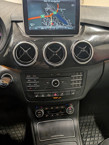 Mercedes-Benz B-Electric 11 of 13
