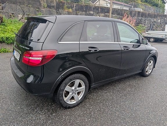 Mercedes-Benz B-Electric 4 of 13