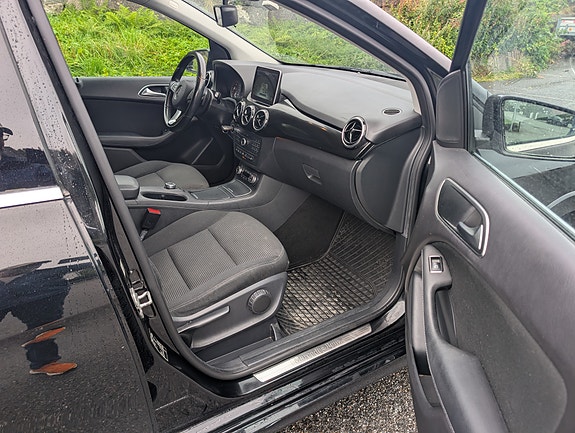 Mercedes-Benz B-Electric 9 of 13