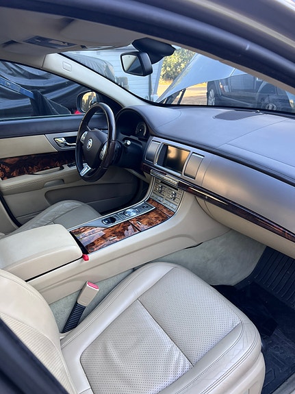 Jaguar XF 13 of 30