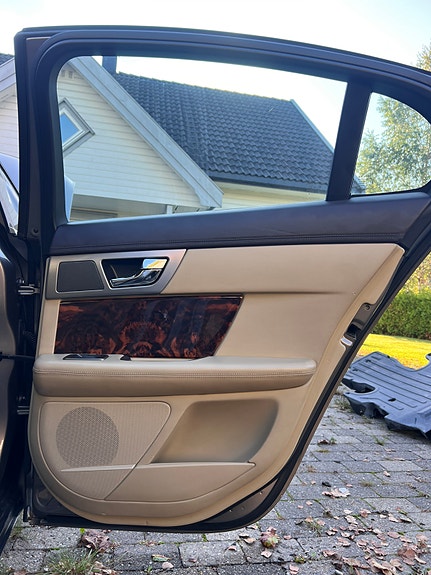 Jaguar XF 23 of 30
