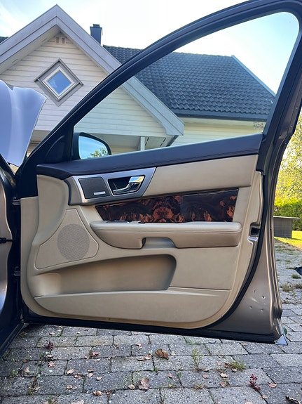 Jaguar XF 21 of 30