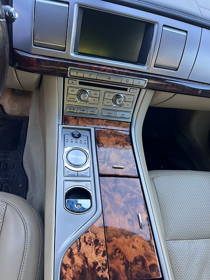 Jaguar XF 12 of 30