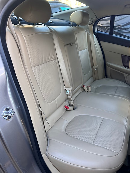 Jaguar XF 16 of 30