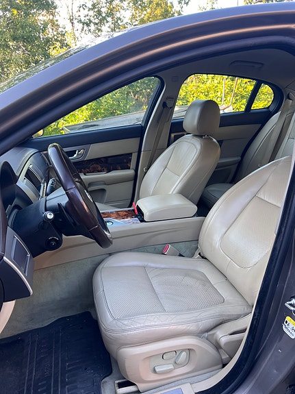 Jaguar XF 11 of 30