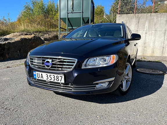 Volvo V70 2 of 15