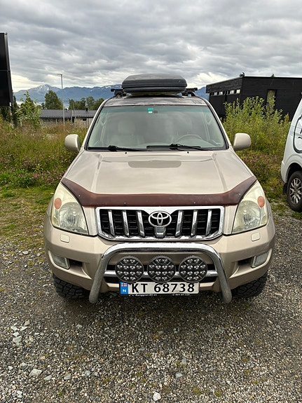 Toyota Land Cruiser 2 of 7
