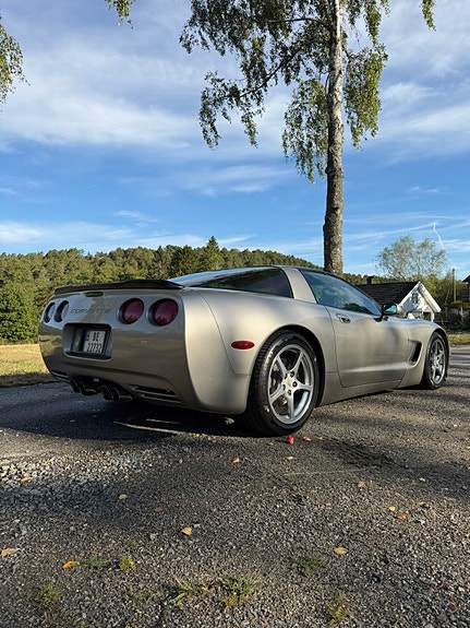 Chevrolet Corvette 5 of 11