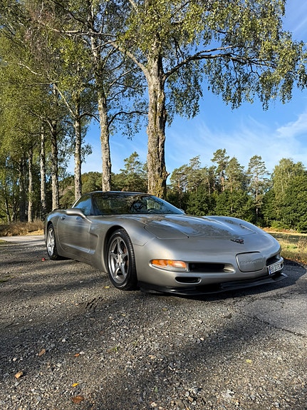 Chevrolet Corvette 2 of 11