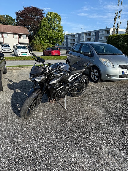 Triumph Street Triple 765 R 2 of 13