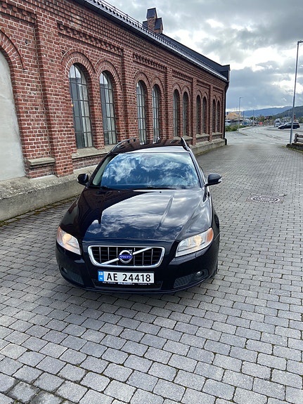 Volvo V70 4 of 30
