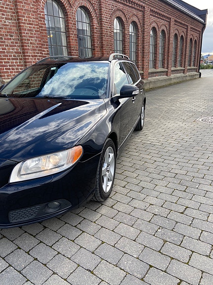 Volvo V70 2 of 30