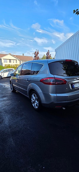 Ford S-MAX 3 of 10