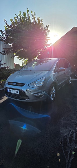 Ford S-MAX 2 of 10