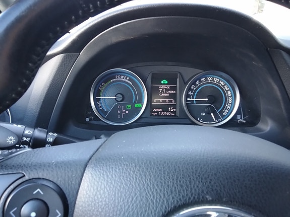 Toyota Auris 7 of 15