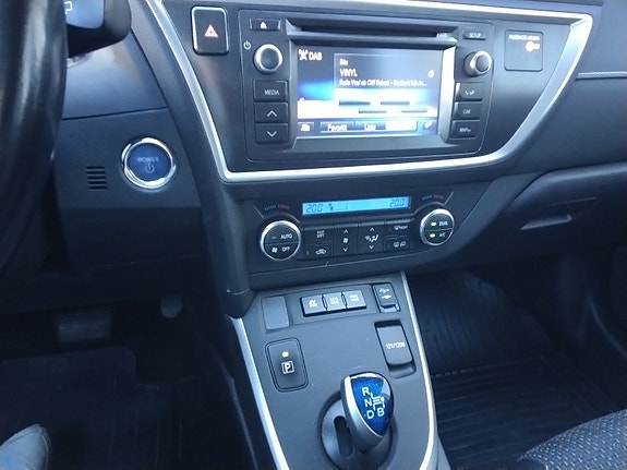 Toyota Auris 8 of 15