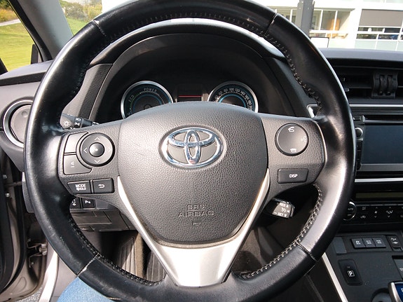 Toyota Auris 13 of 15