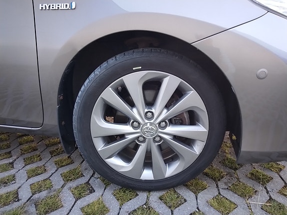 Toyota Auris 5 of 15