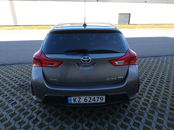 Toyota Auris 4 of 15