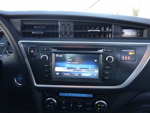 Toyota Auris 10 of 15