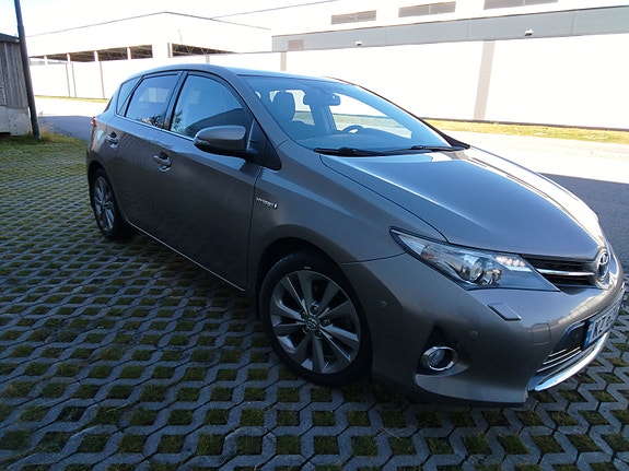Toyota Auris 2 of 15