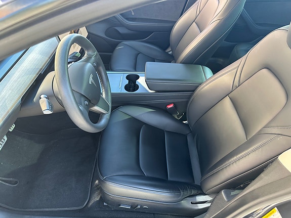 Tesla Model 3 22 of 30