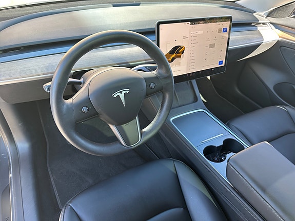 Tesla Model 3 26 of 30