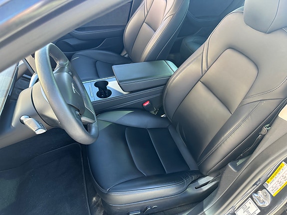 Tesla Model 3 24 of 30
