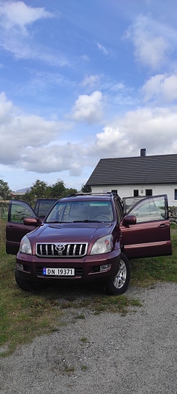 Toyota Land Cruiser 2 of 30