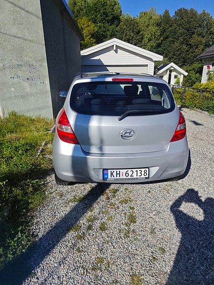 Hyundai i20 2 of 12