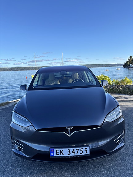 Tesla Model X 3 of 8