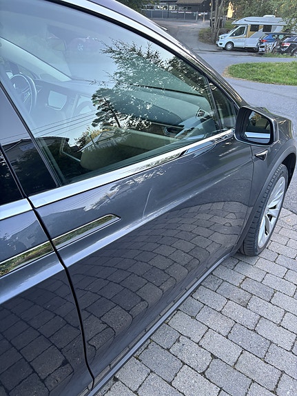 Tesla Model X 8 of 8