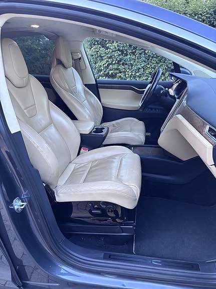 Tesla Model X 6 of 8