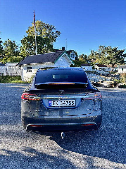 Tesla Model X 4 of 8