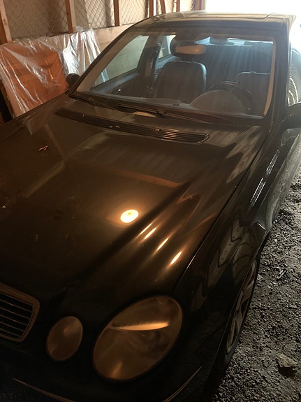 Mercedes-Benz E220 d 2 of 5