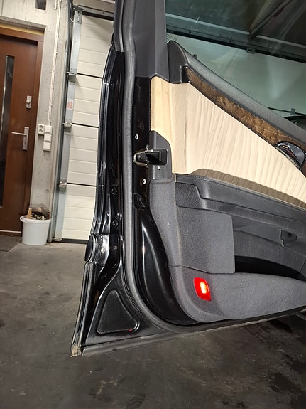 Mercedes-Benz E220 d 24 of 30