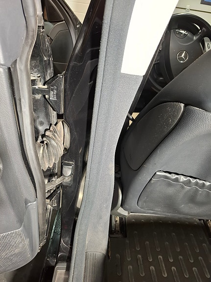 Mercedes-Benz E220 d 23 of 30
