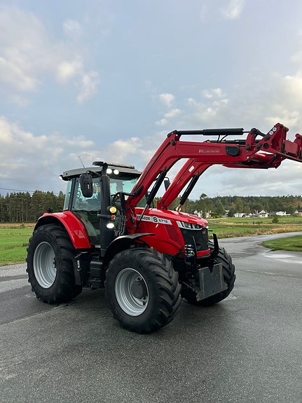 Massey Ferguson 6718 Dyna-VT EF 2 of 24