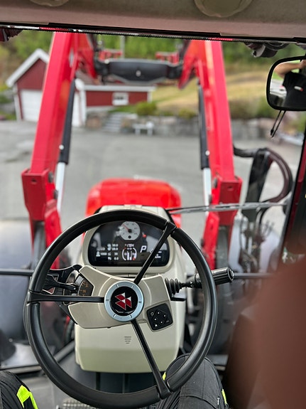 Massey Ferguson 6718 Dyna-VT EF 5 of 24