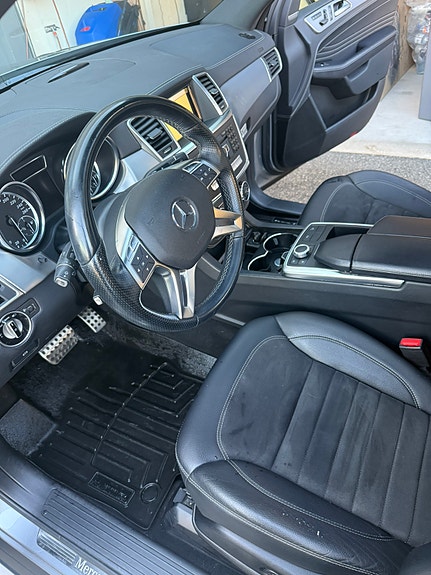 Mercedes-Benz ML350 8 of 12