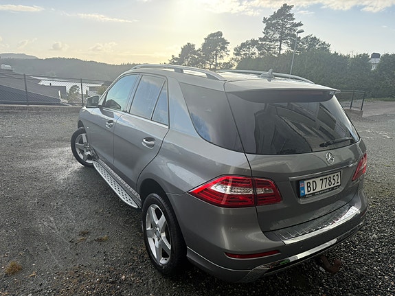 Mercedes-Benz ML350 4 of 12
