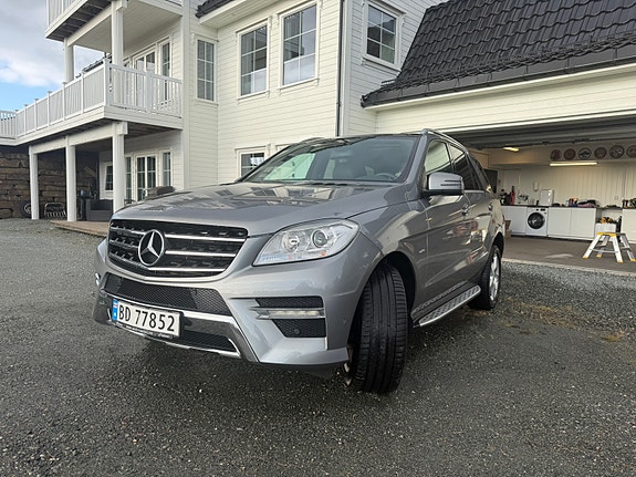 Mercedes-Benz ML350 2 of 12