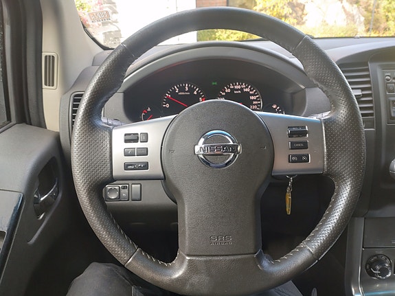Nissan Pathfinder 8 of 24