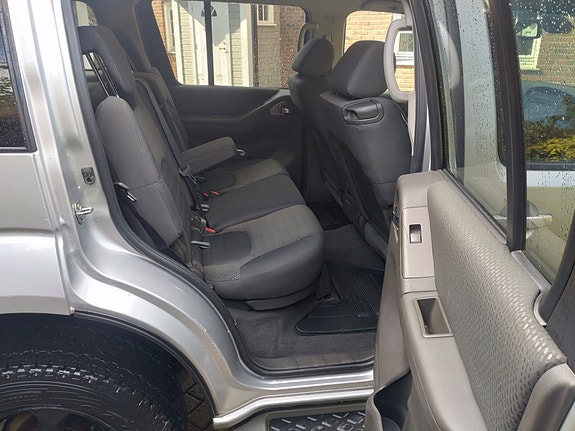 Nissan Pathfinder 12 of 24